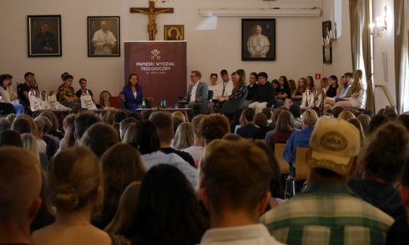 Tłumy licealistów na spotkaniu z Agatą Adamek na PWT we Wrocławiu